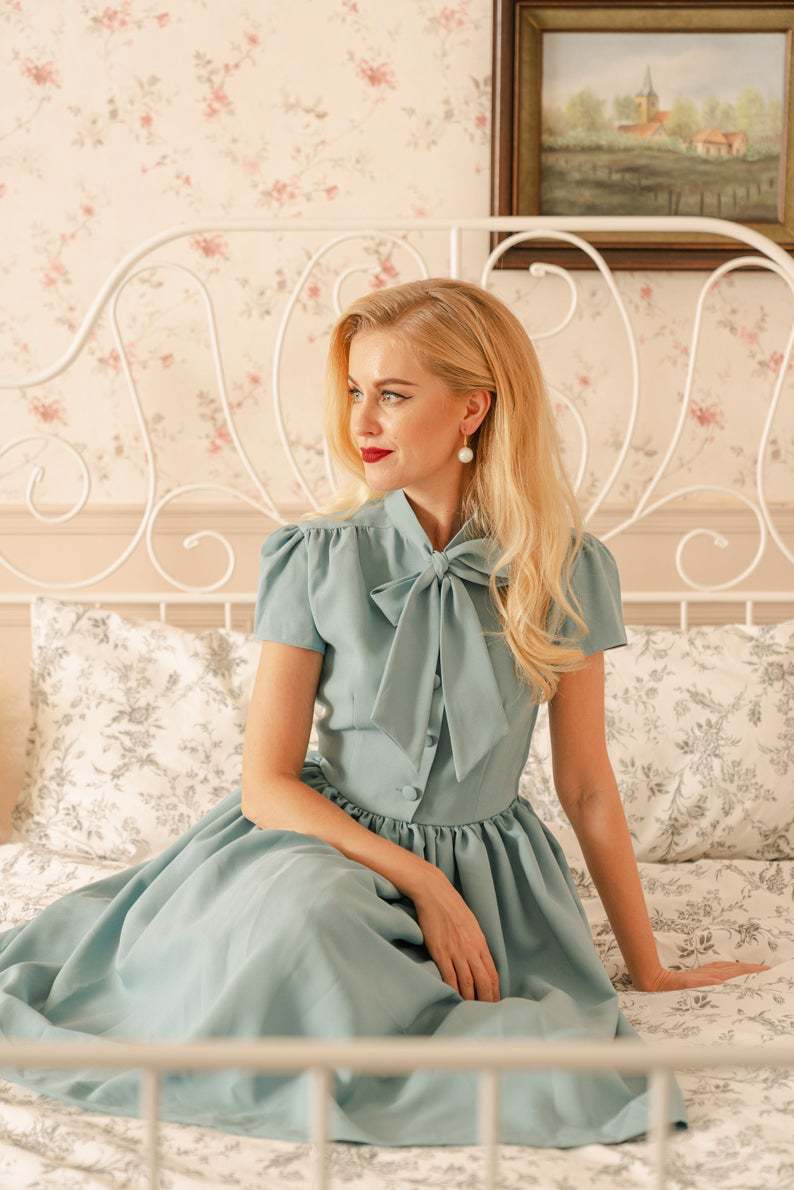 Classy Vintage A Line Women Dresses with Neck Bow