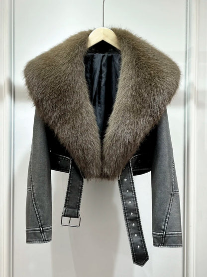 Fashion Faux Fur Collar Short Winter Warm Coat with Pockets