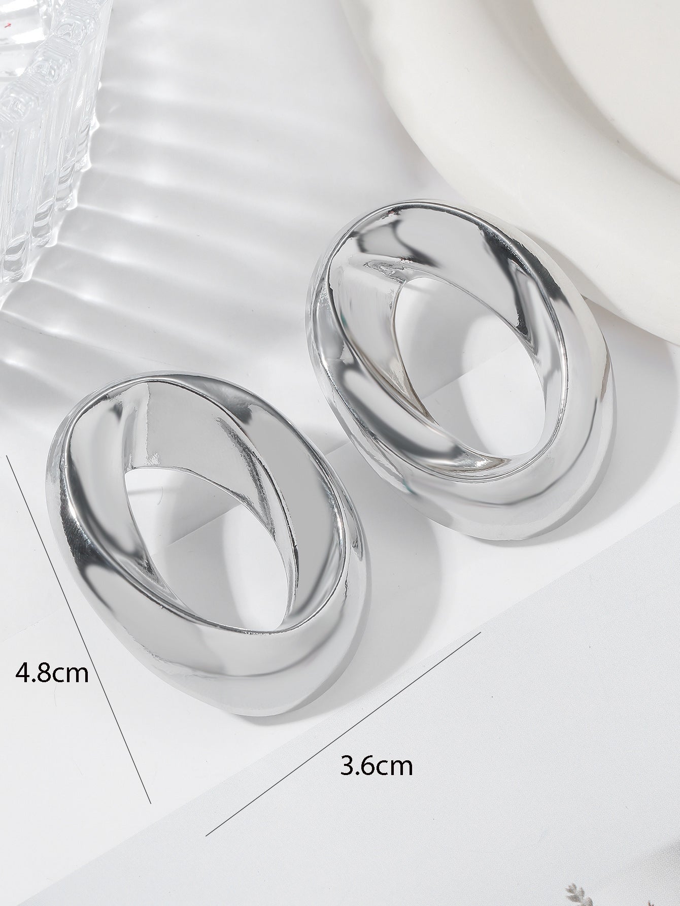 Vintage Metal Wind Oval Glossy Earrings Women's Retro Temperament Geometric Stud Earrings