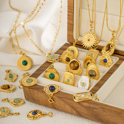 Designed Fashion Square Round Shaped Pendant & Chains an for Women