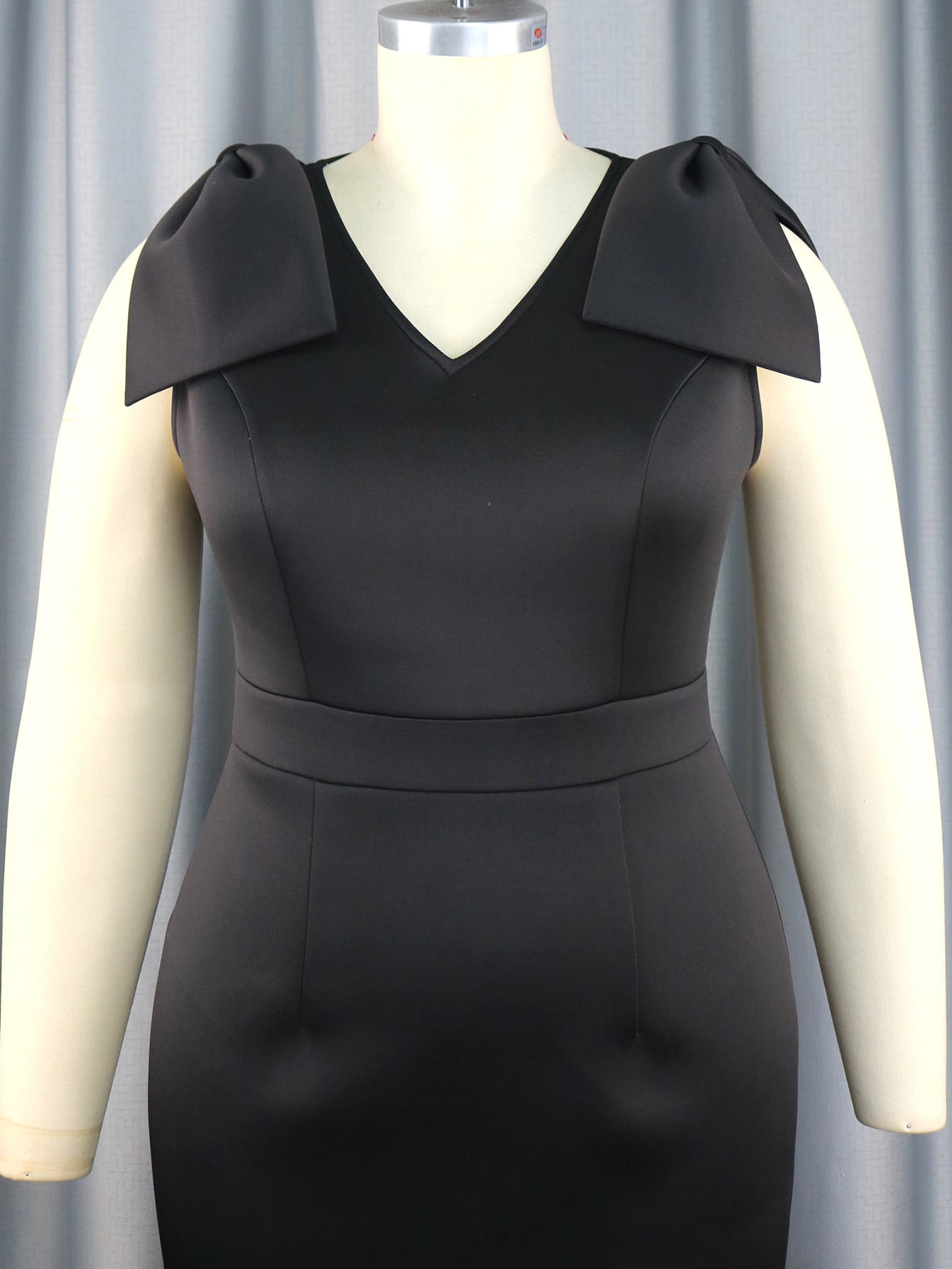 Sexy Sleeveless Plus Sizes Black Party Dresses