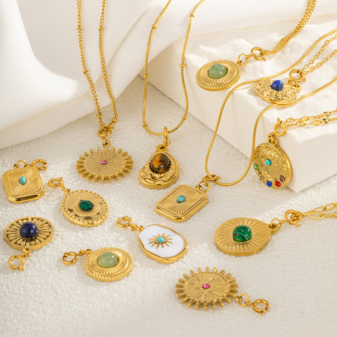 Designed Fashion Square Round Shaped Pendant & Chains an for Women