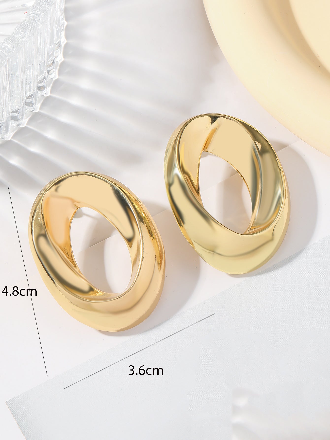 Vintage Metal Wind Oval Glossy Earrings Women's Retro Temperament Geometric Stud Earrings