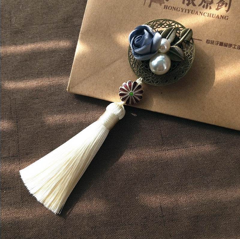 Vintage Style 3D Flowers Tassels Designed Brooch