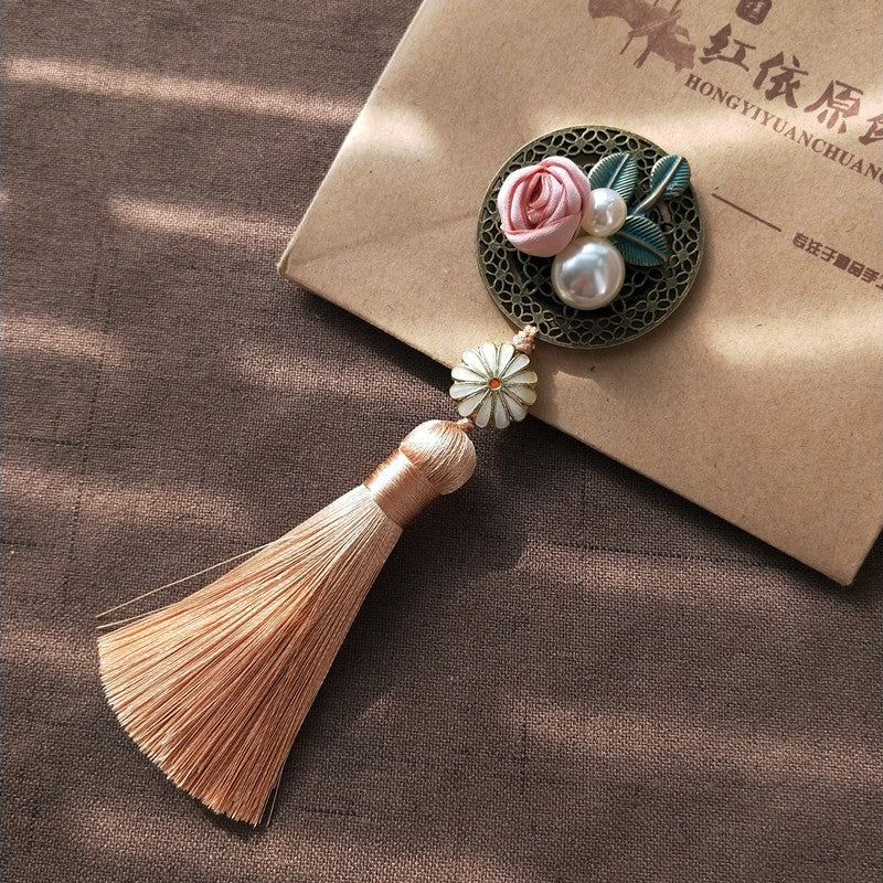 Vintage Style 3D Flowers Tassels Designed Brooch