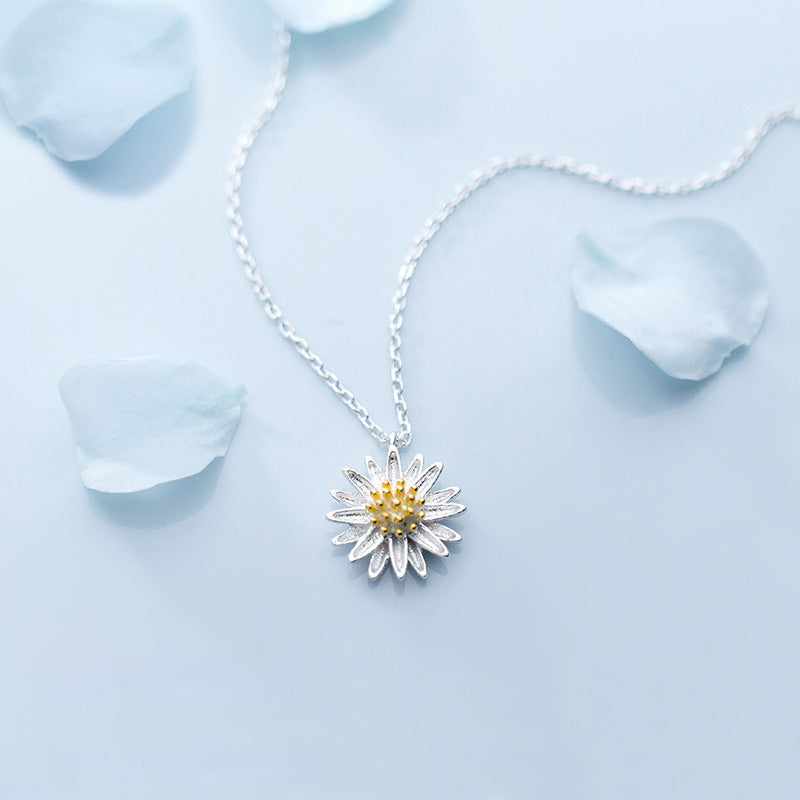 Charming Daisy Design Silver Necklace for Women