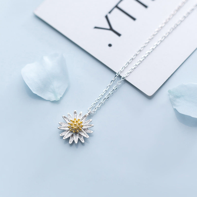 Charming Daisy Design Silver Necklace for Women