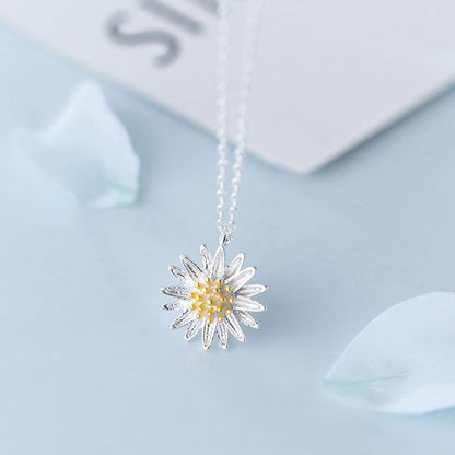 Charming Daisy Design Silver Necklace for Women