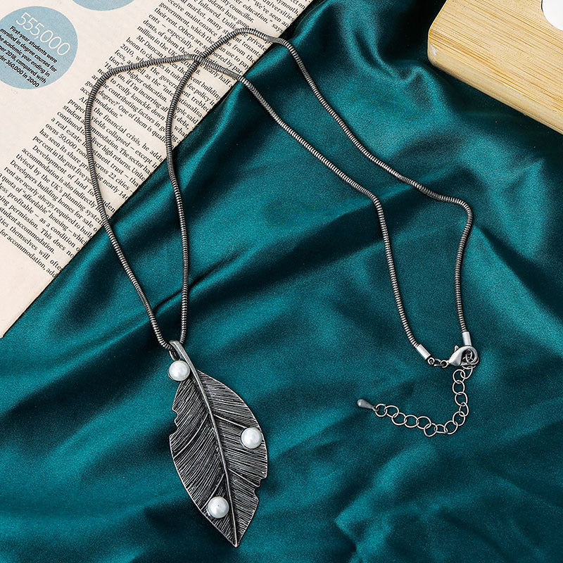 Women Leaf Design Pearl Long Sweater Chains