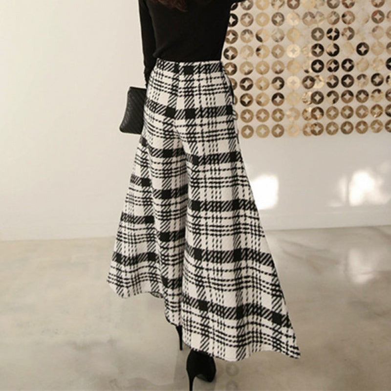 Wide legs pants with Black and White Plaid