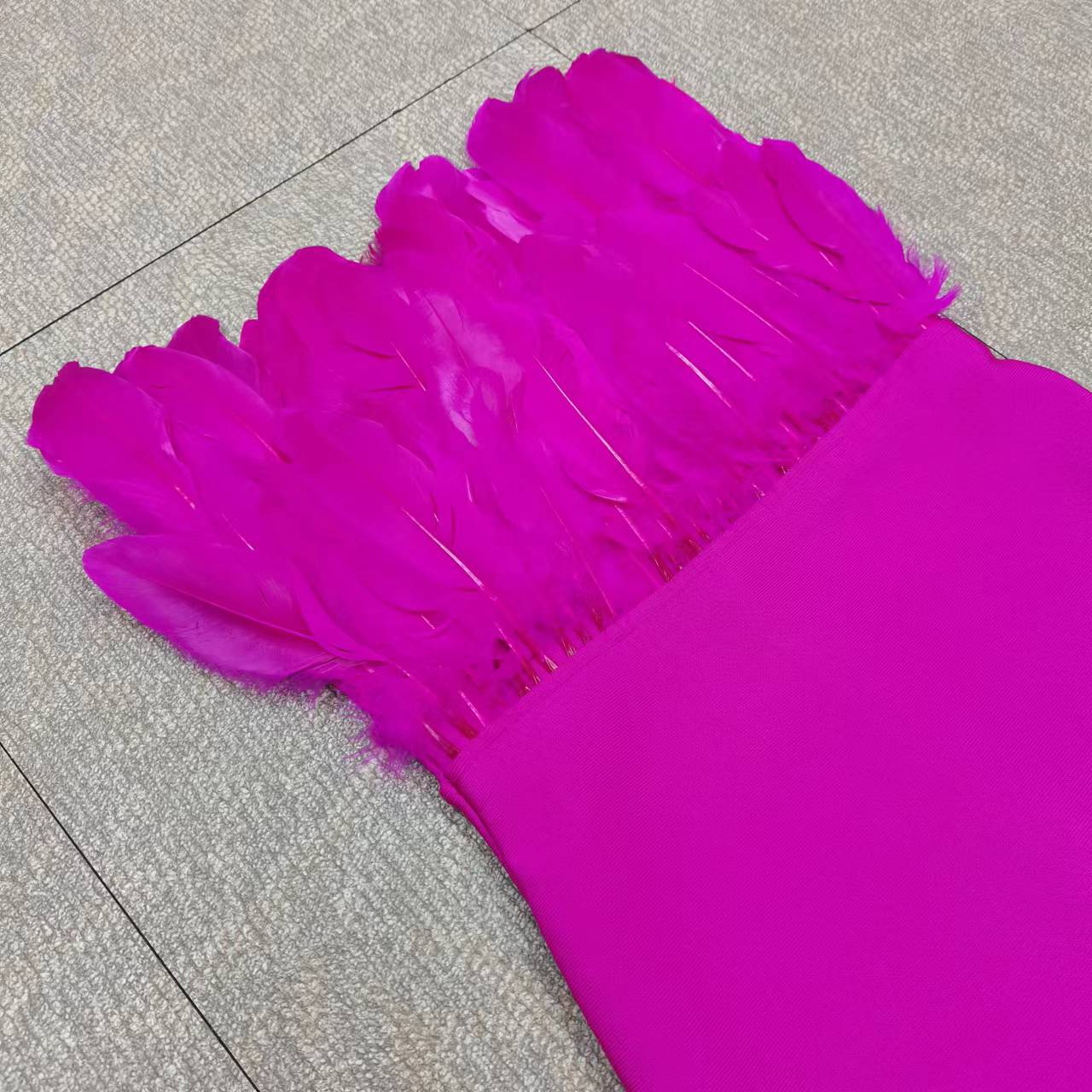 Sexy Designed Feather Sheath Evening Party Dresses